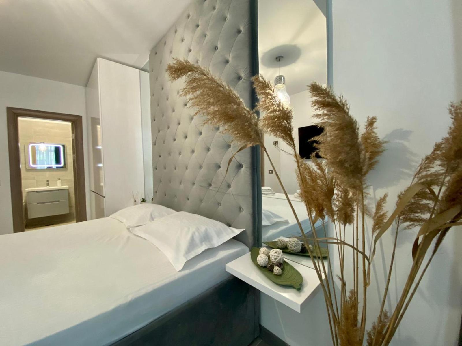 Iako Premium Apartament Navodari Luaran gambar