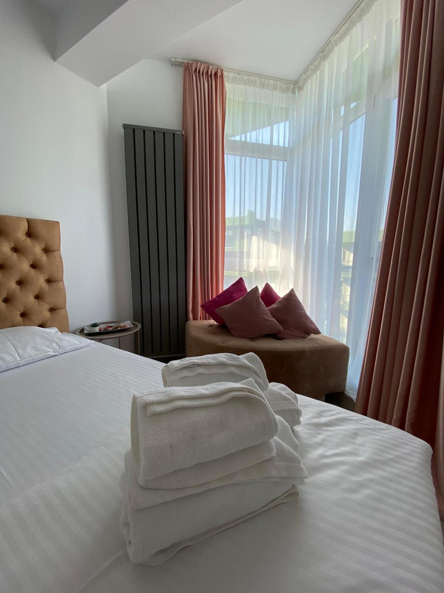 Iako Premium Apartament Navodari Luaran gambar